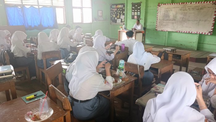 MAN 2 Tanjab Barat Menerima MBG Hari Pertama Pasca Libur Semester Ganjil 2025/2026