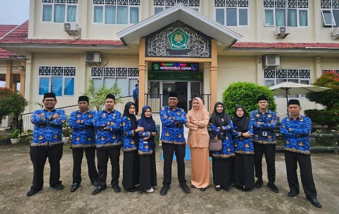 Tenaga Pendidik dan Kependidikan Mengikuti Apel Kesadaran Nasional