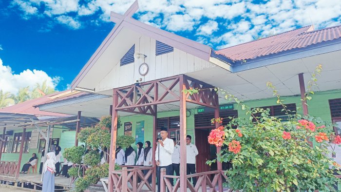 Amanat Pembina Upacara, Waka Kesiswaan Tekankan Disiplin dan Pembentukan Karakter Amanat Pembina Upacara, Waka Kesiswaan Tekankan Disiplin dan Pembentukan Karakter
