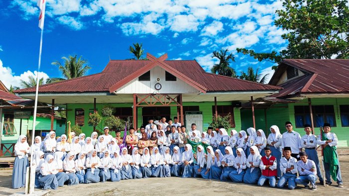 Pelantikan Pengurus OSIM, Pramuka, PMR, dan MCD MAN 2 Tanjab Barat Periode 2025–2026