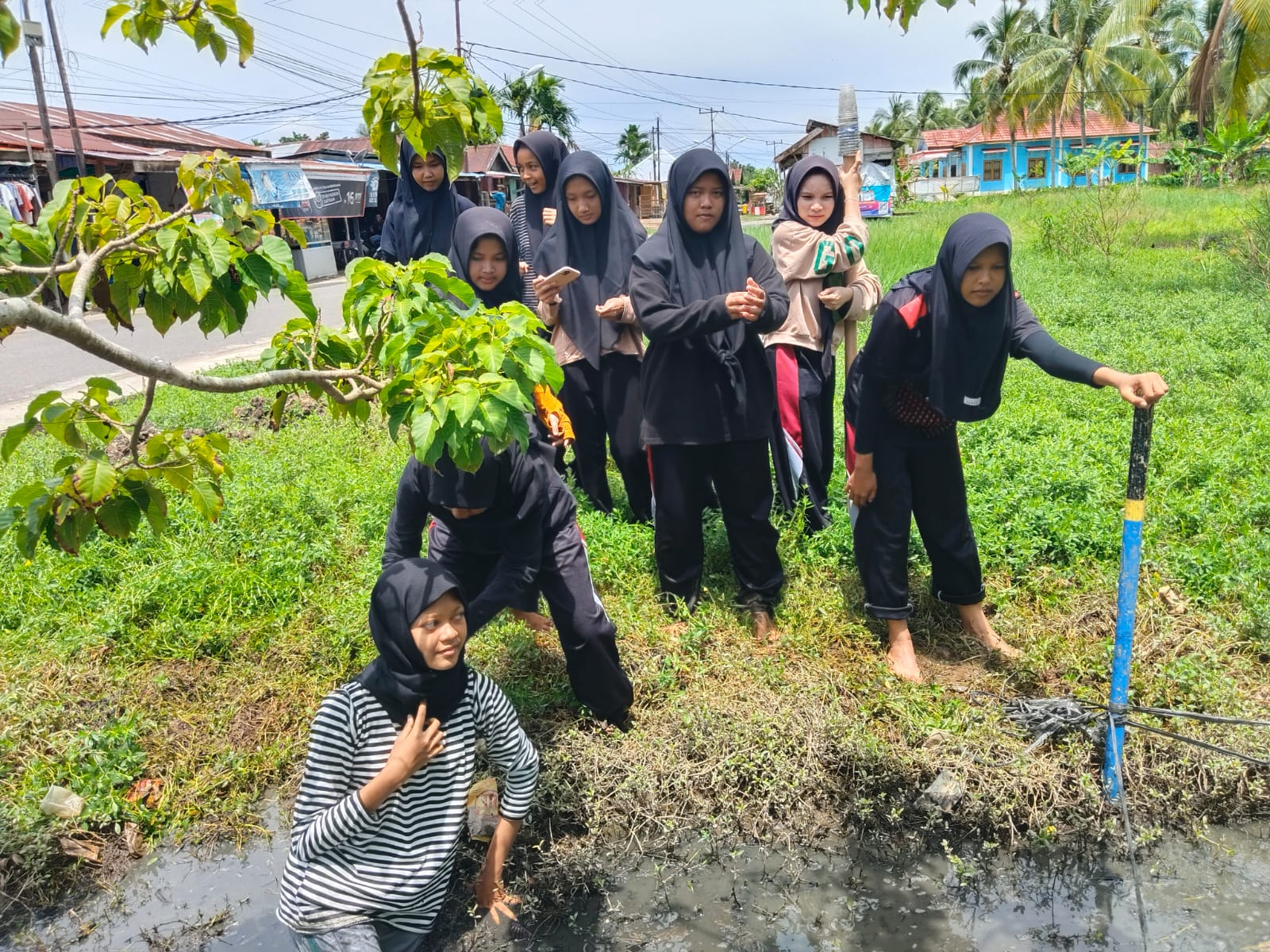 KESERUAN HIKING PRAMUKA MAN 2 TANJAB BARAT 